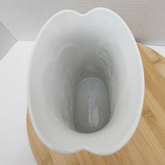 AK Kaiser Bisque Vase LADY ON BENCH Romantic Pastoral Scene Signed M.Frey 0316 - Picture 7 of 15